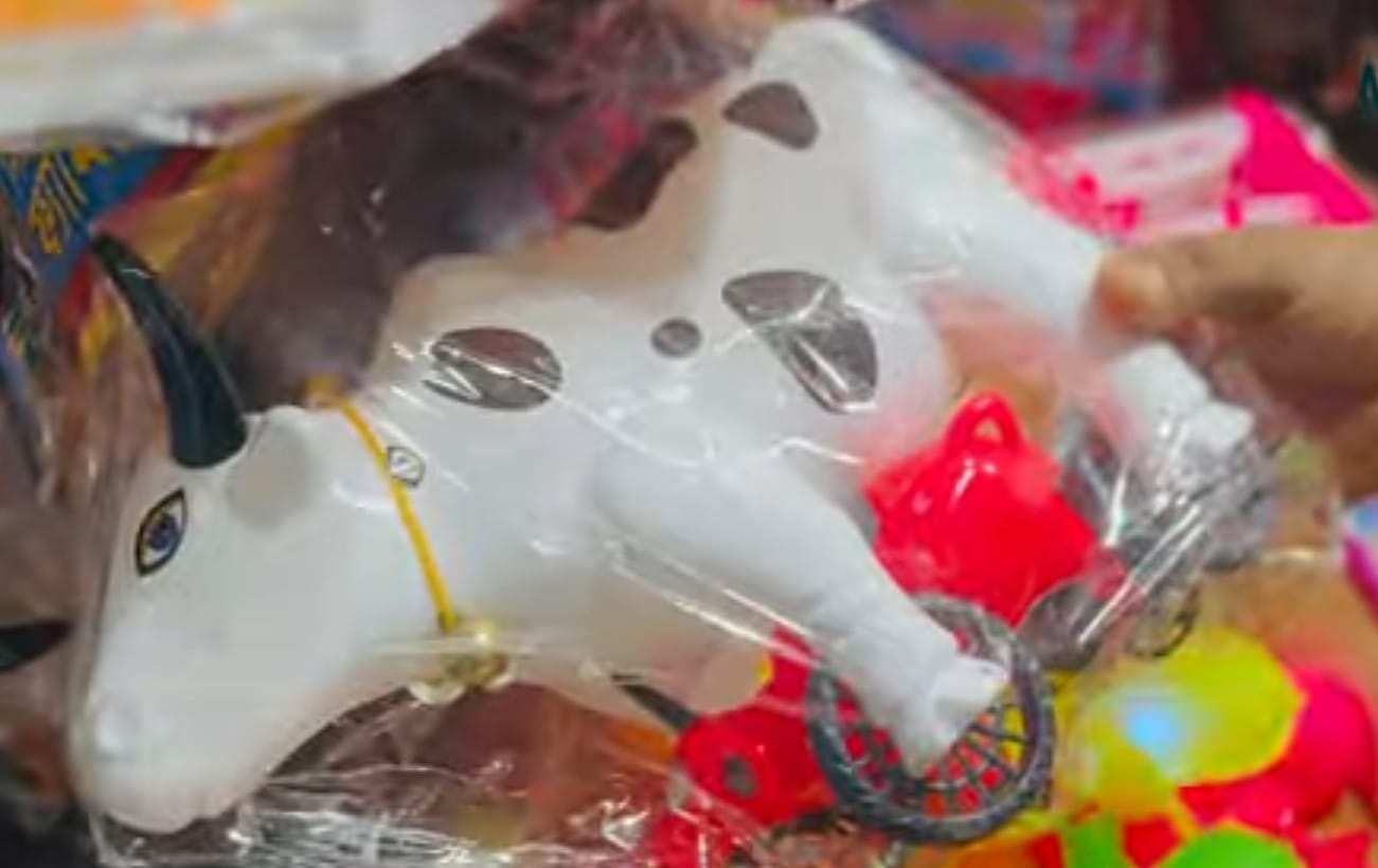 গরুর খেলনা